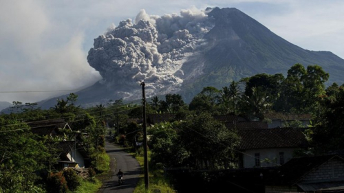 Gambar Gunung Merapi Erupsi, Hujan Abu Melanda Boyolali dan Klaten